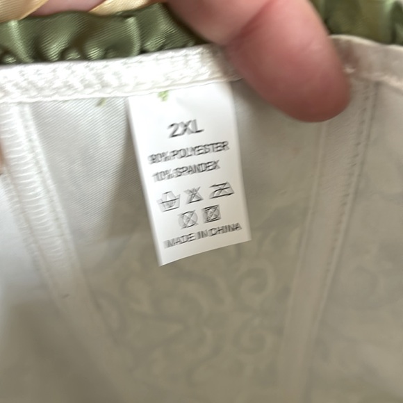 Elegant Green Brocade Corset - Picture 7 of 8